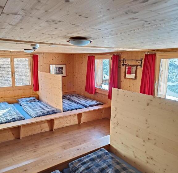 מיטה בחדר משותף, Berghaus Sulzfluh