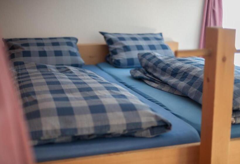 מיטה בחדר משותף, Berghaus Sulzfluh