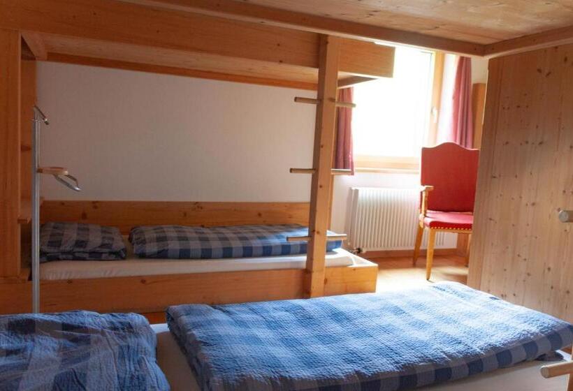 מיטה בחדר משותף, Berghaus Sulzfluh