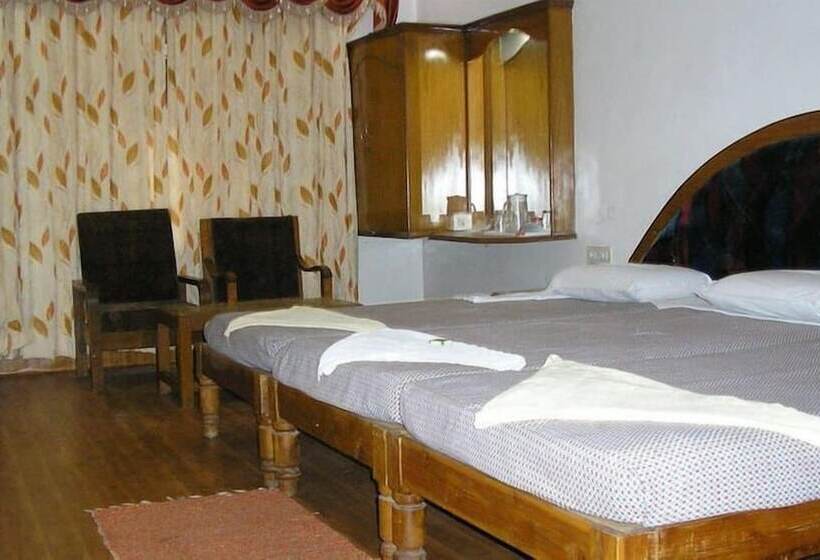 חדר דלוקס, Iroomz Shanbhag Towers International