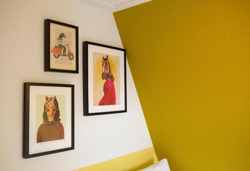 اتاق استاندارد یک نفره, Little Duke