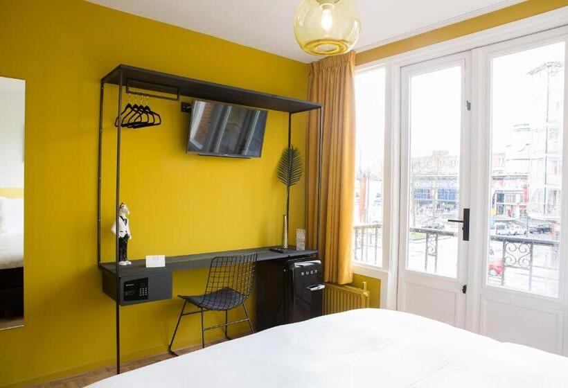 اتاق لوکس با بالکن, Little Duke