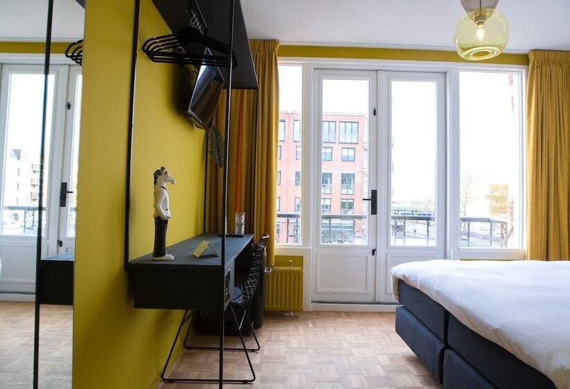 اتاق لوکس با بالکن, Little Duke