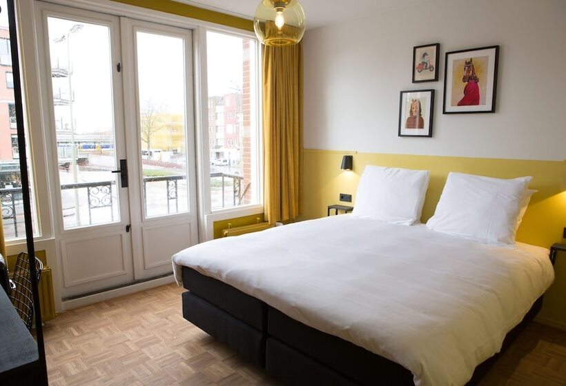 اتاق لوکس با بالکن, Little Duke