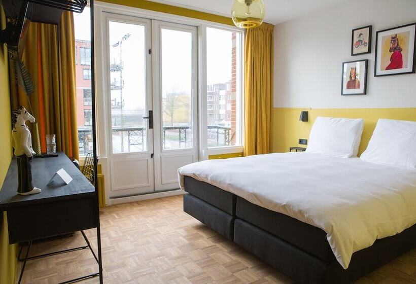 اتاق لوکس با بالکن, Little Duke