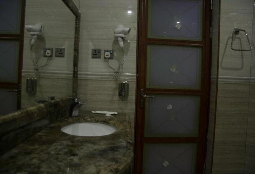 اتاق اکونومی, Zimbo Golden