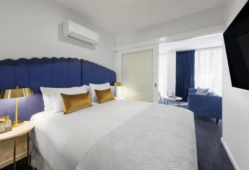 Suite King Bed
