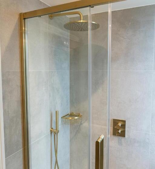 스탠다드 룸, Burlington House