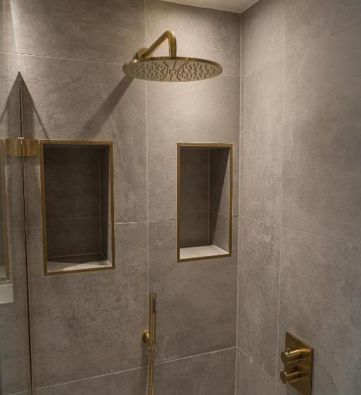 싱글 디럭스 룸, Burlington House