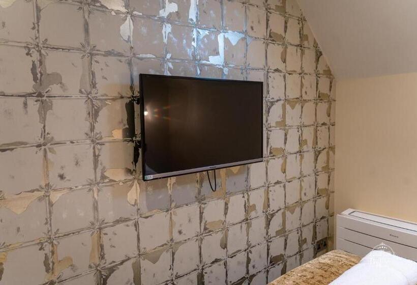 침실 2개 아파트, Burlington House