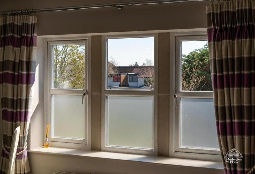 침실 2개 아파트, Burlington House