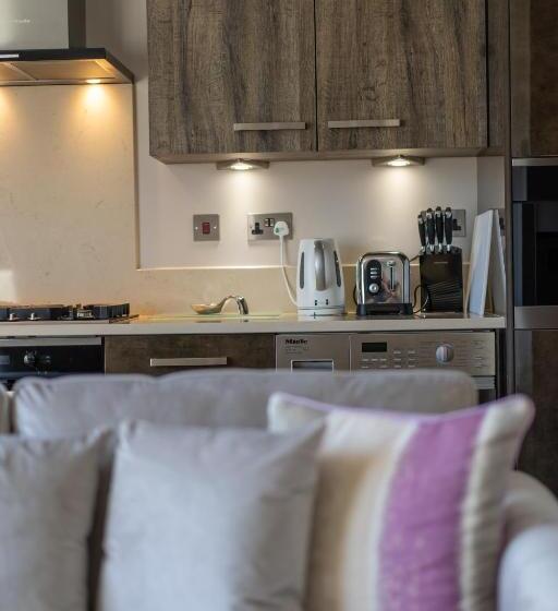 침실 2개 아파트, Burlington House