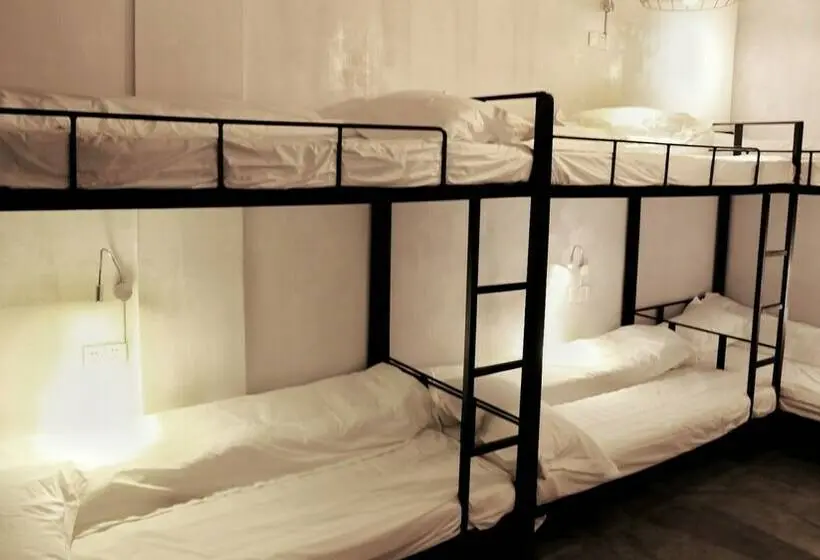 Vuode Makuusalissa, Geographer Hostel