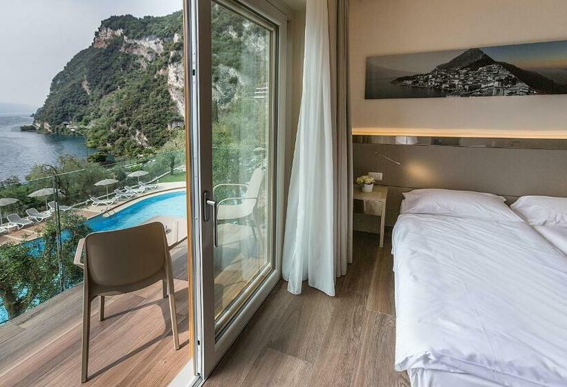 غرفة قياسية مطلّة علي البحيرة, Atilius   Adults Only