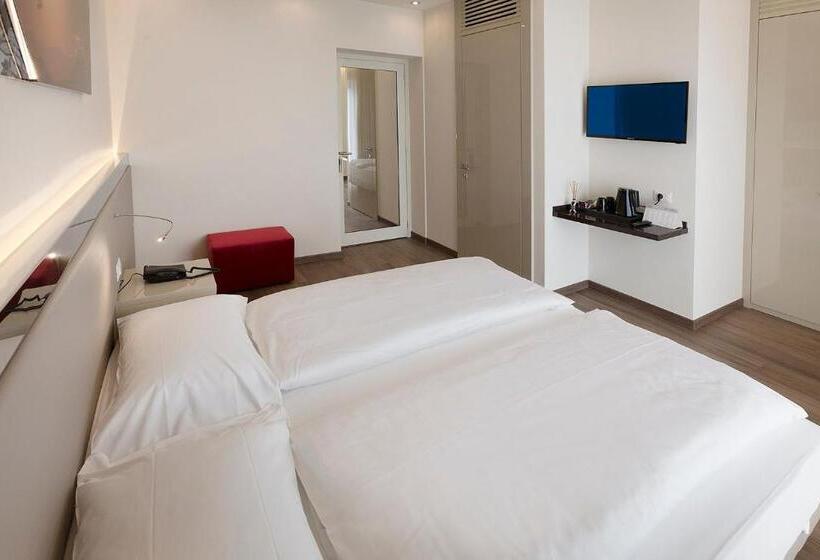 غرفة قياسية مطلّة علي البحيرة, Atilius   Adults Only