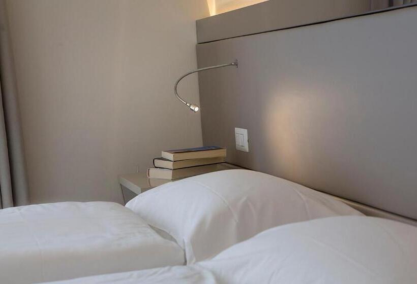 اتاق استاندارد با چشم‌انداز دریاچه, Atilius   Adults Only