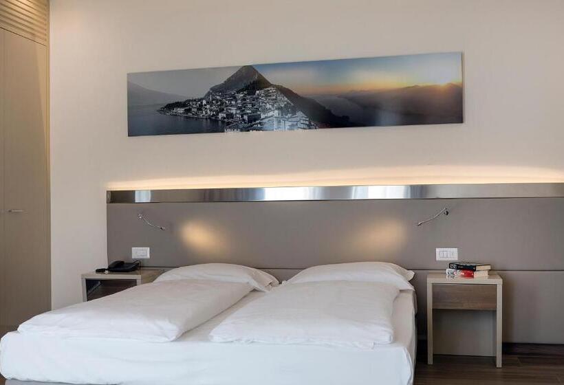 غرفة قياسية مطلّة علي البحيرة, Atilius   Adults Only