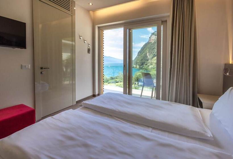 غرفة قياسية مطلّة علي البحيرة, Atilius   Adults Only