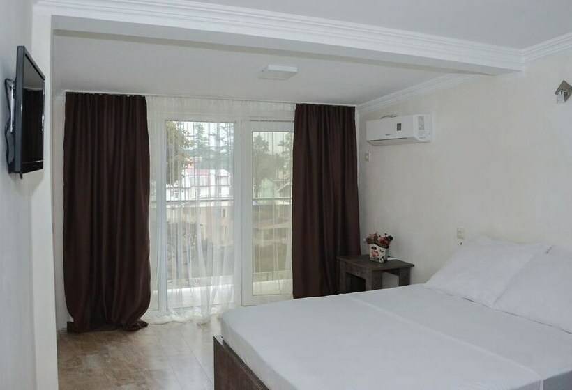 اتاق لوکس با بالکن, Crown