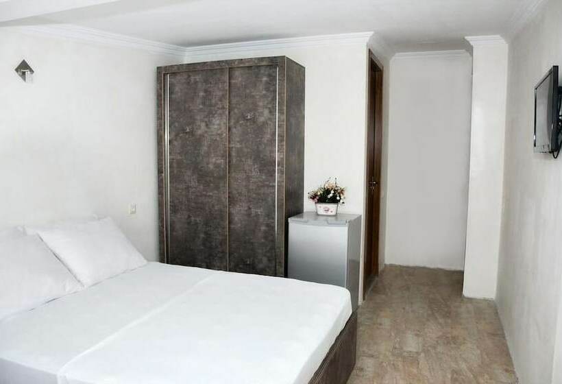 اتاق لوکس با بالکن, Crown