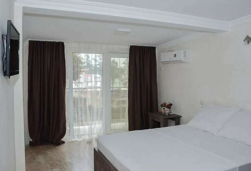 اتاق لوکس با بالکن, Crown