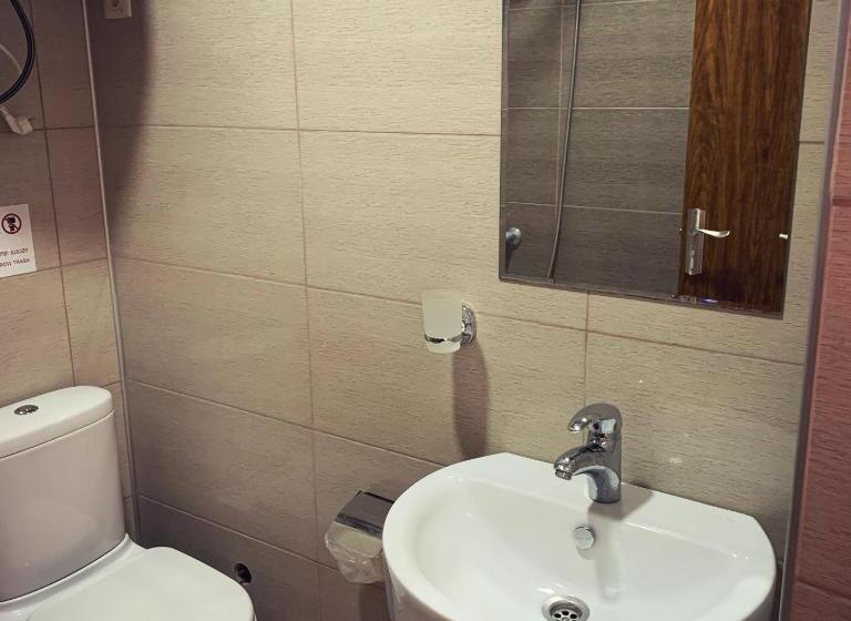 اتاق لوکس با بالکن, Crown