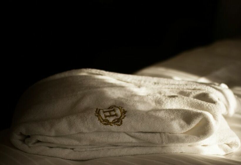 高级单人间, Heldt