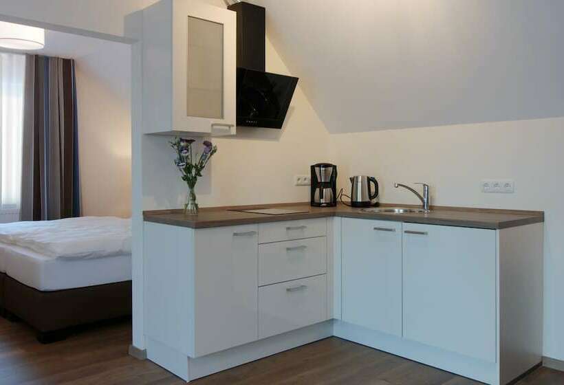 标准工作室, Heldt