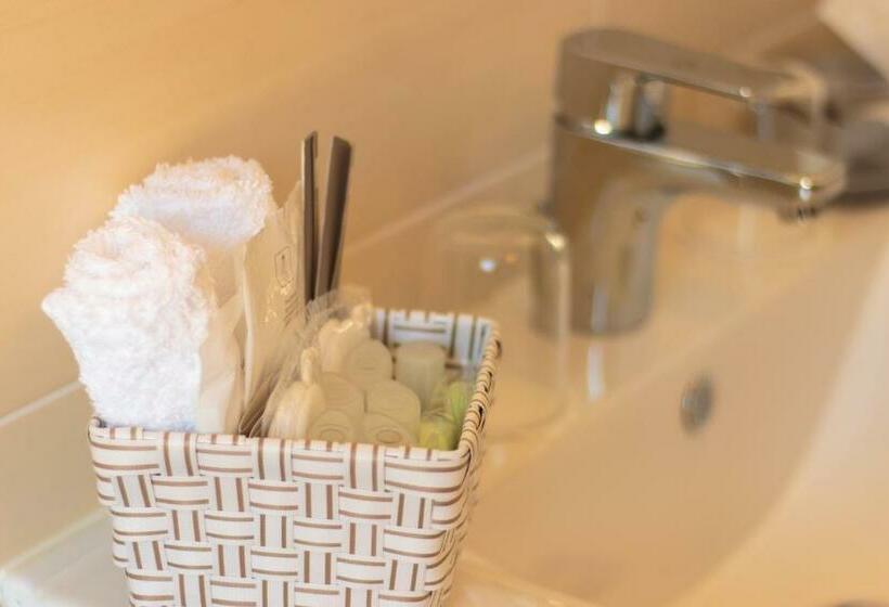 高级单人间, Heldt