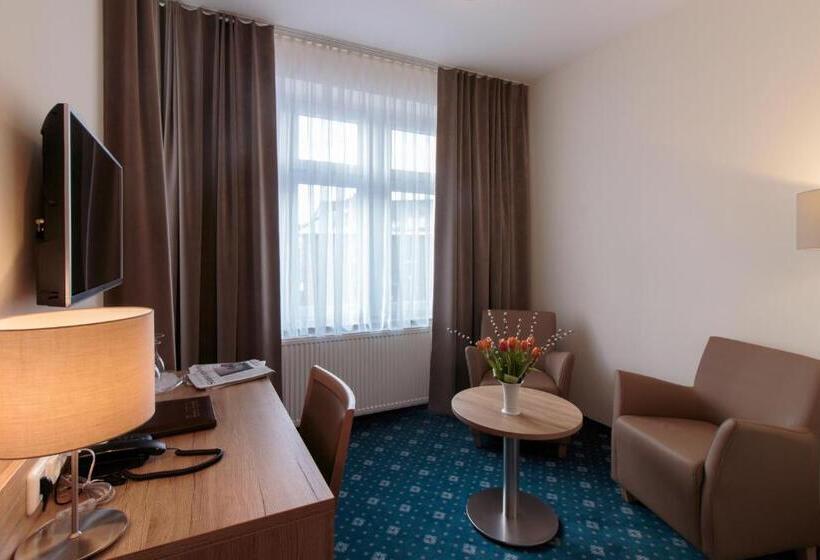 Quarto Estandar, Heldt