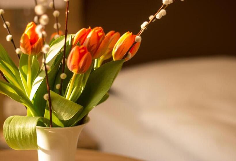 标准工作室, Heldt