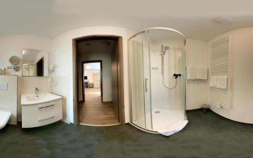 标准工作室, Heldt