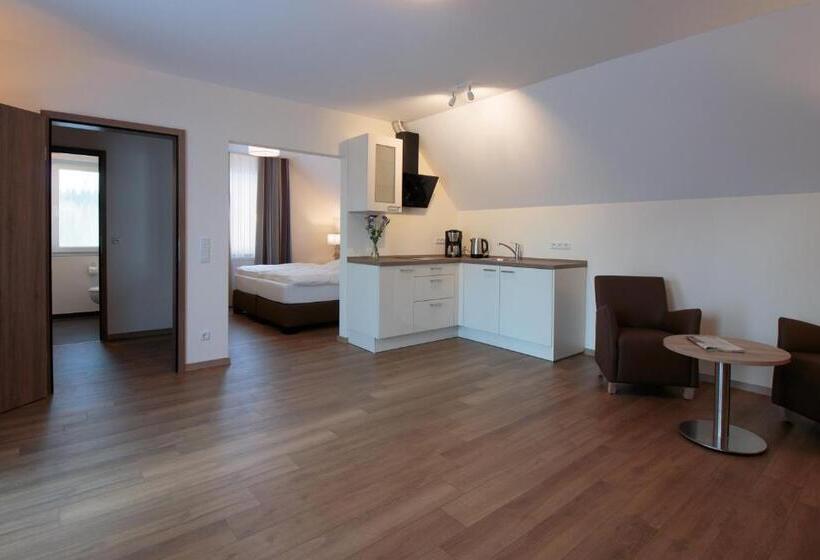 标准工作室, Heldt