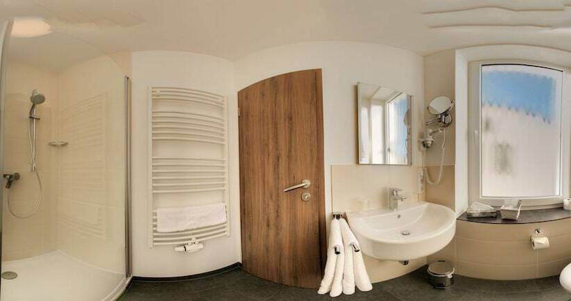 Quarto Estandar, Heldt