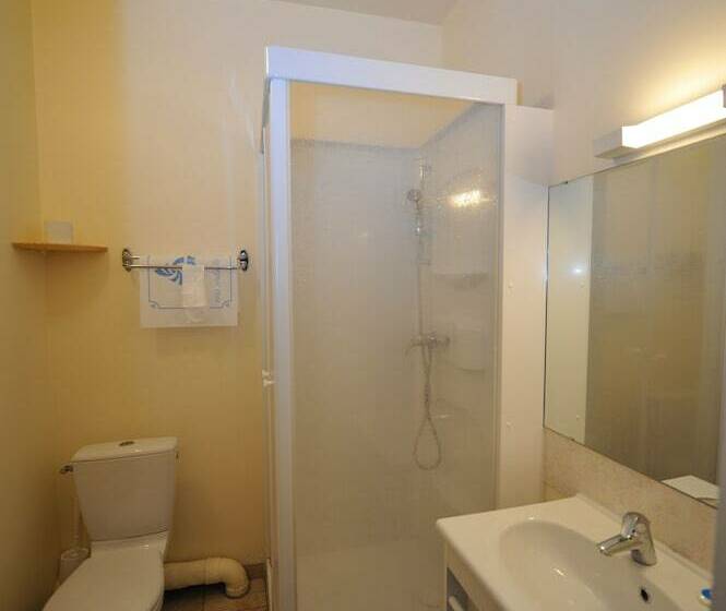 חדר סטנדרט לארבעה, Hôtel Les Bateliers