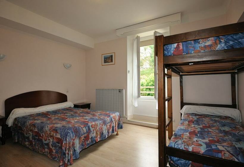 חדר סטנדרט לארבעה, Hôtel Les Bateliers