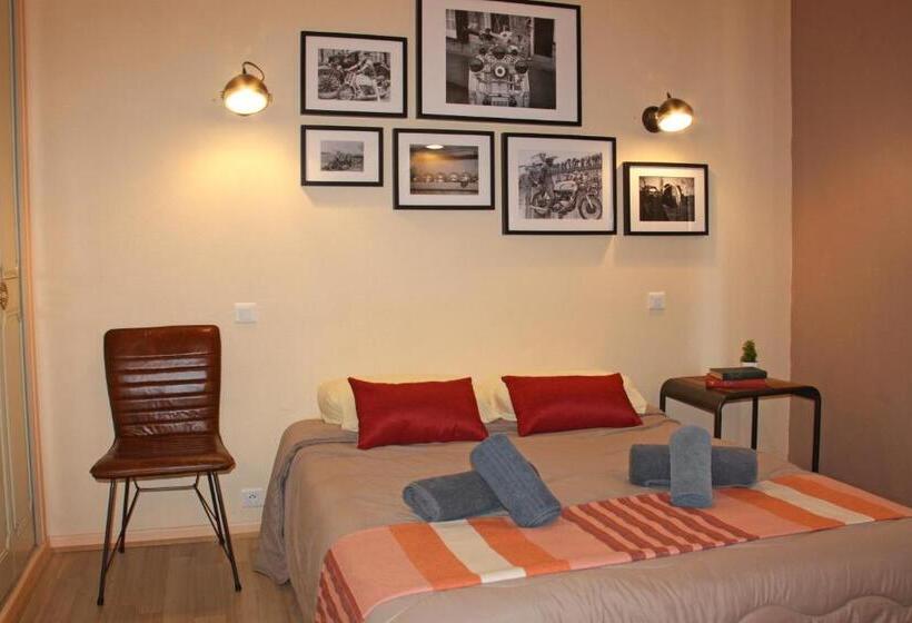 חדר סטנדרט לארבעה, Hôtel Les Bateliers