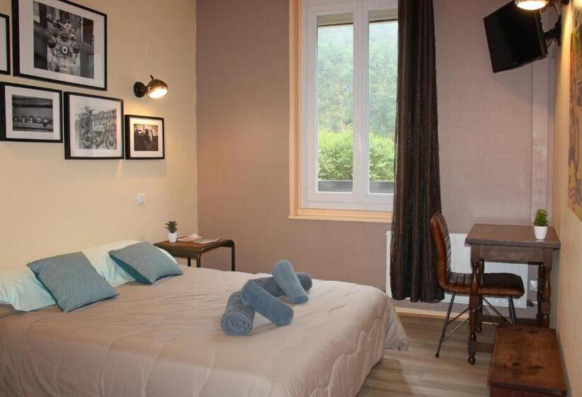 חדר סטנדרט לארבעה, Hôtel Les Bateliers