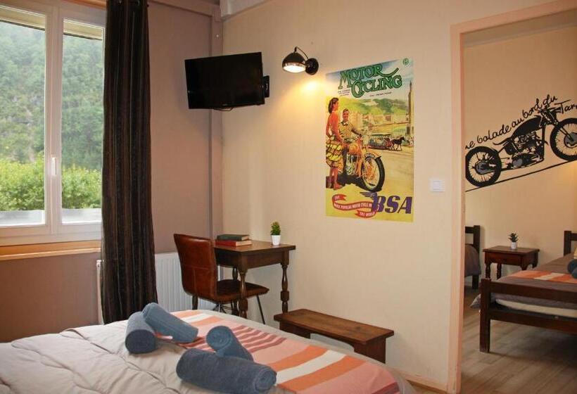 غرفة قياسية رباعية, Hôtel Les Bateliers