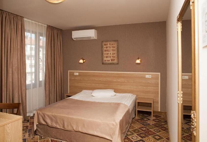 带大床的豪华间, Motto