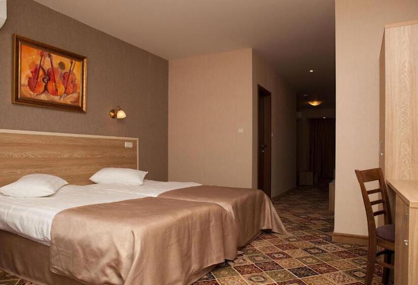 带1个卧室的带阳台的公寓, Motto