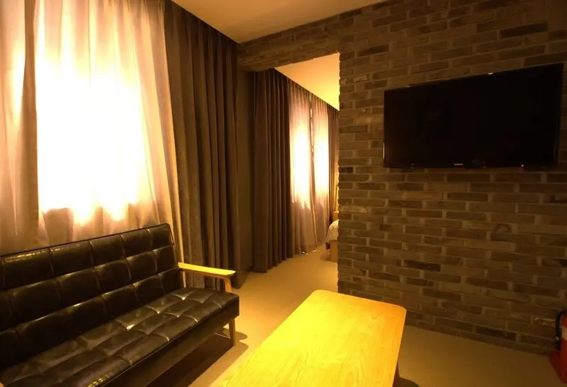 ファミリールーム, Vella Suite