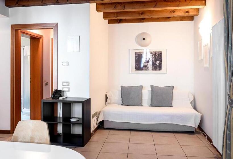 Suite, Casanova Fourrooms