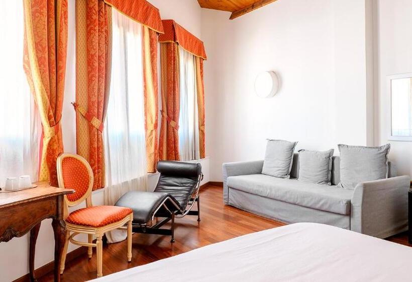 Pokój Deluxe, Casanova Fourrooms