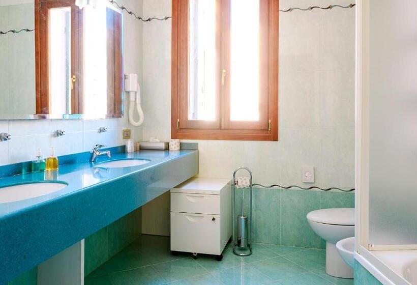 Pokój Deluxe, Casanova Fourrooms