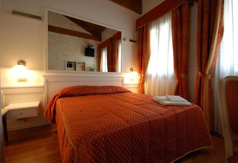 Pokój Standard, Casanova Fourrooms