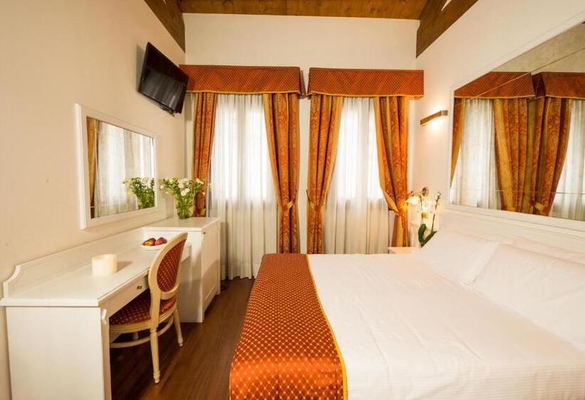 Pokój Standard, Casanova Fourrooms