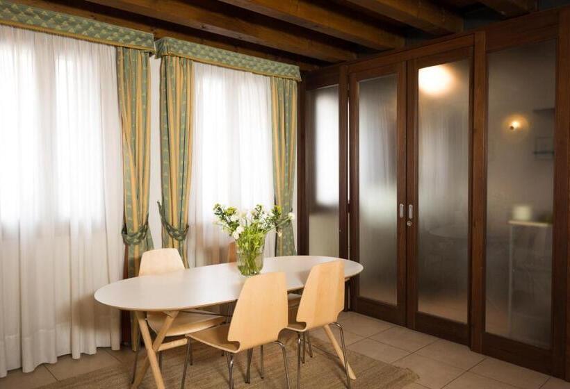 Suite, Casanova Fourrooms