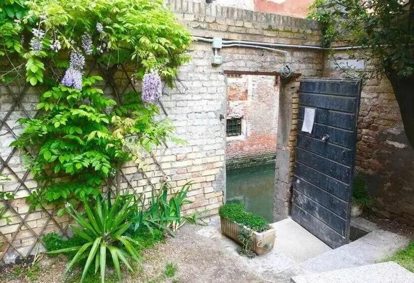 آپارتمان یک خوابه با دری مشترک که هال را جدا می کند., Venezia Naturalmente