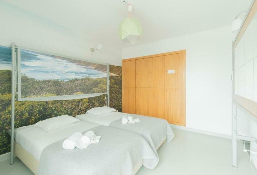 غرفة ديلوكس مطلّة علي البحر, Hi Arrifana Destination Hostel